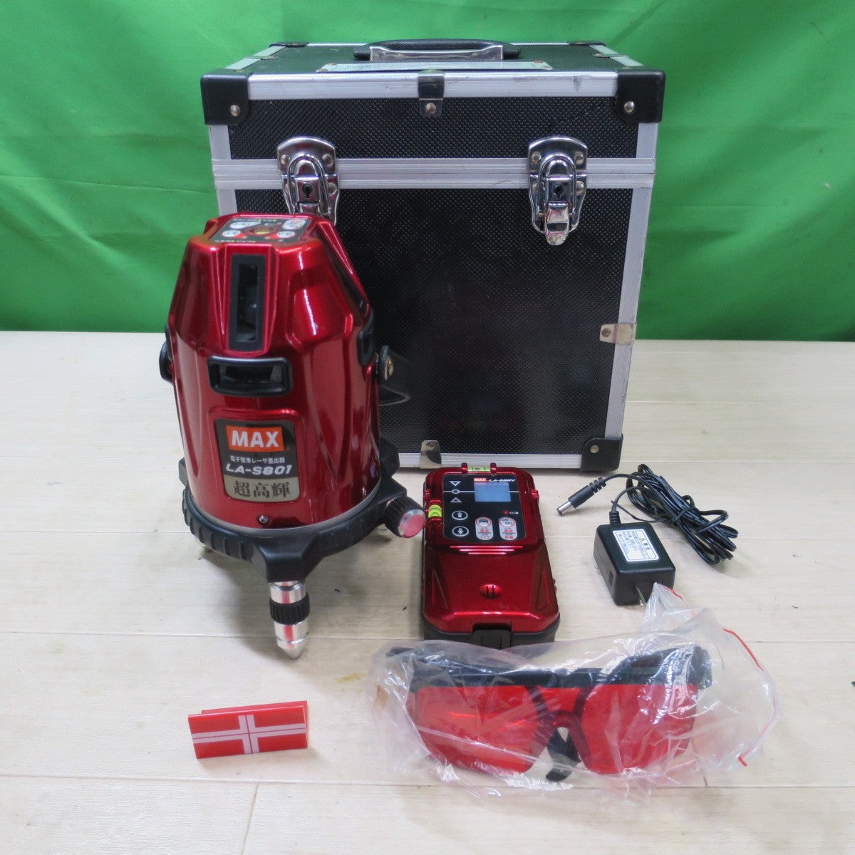 キレイ!付属品付き☆MAX マックス 電子 整準 レーザ 墨出器 LA-S801 受光器 LA-D5NV レーザー 墨出し器☆
