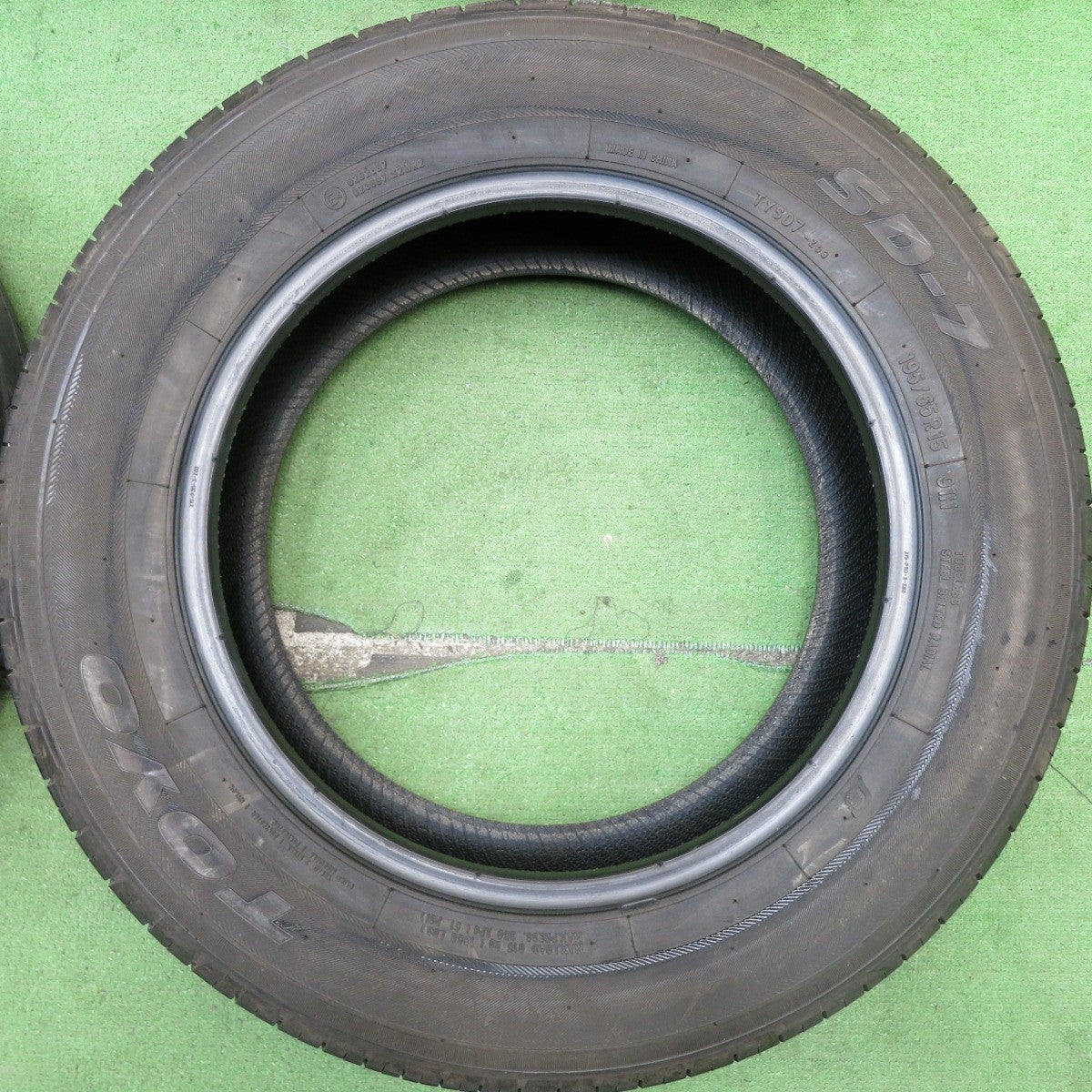 バリ溝!22年!9.5分★195/65R15 トーヨー SD-7 タイヤ 15インチ エスクァイア プリウス セレナ ノア ヴォクシー 等★5071712HAノタ