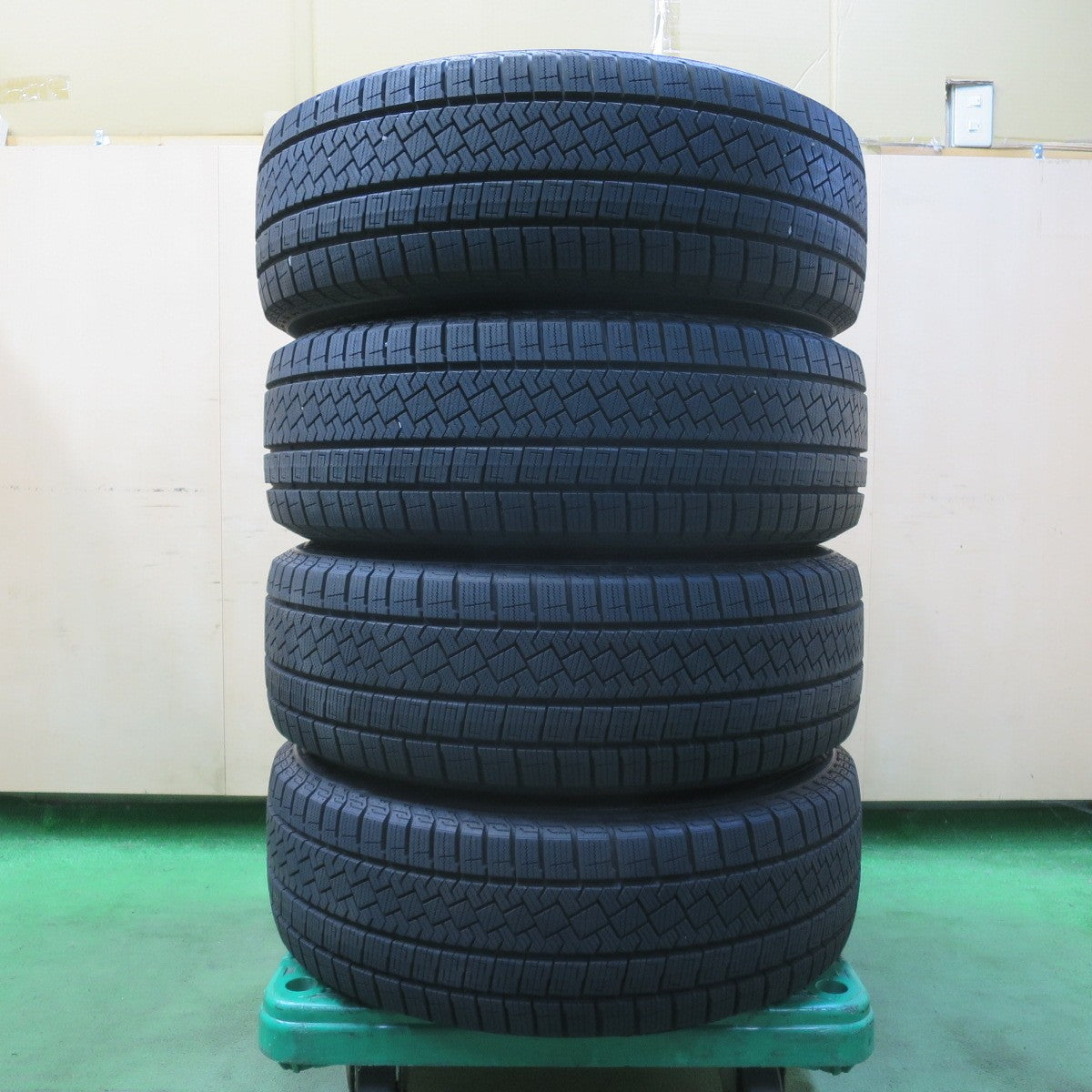タイヤほぼ未使用!24年!キレイ★スタッドレス 205/60R16 ピレリ アイスゼロ アシンメトリコ TEAD テッド 16インチ PCD114.3/5H★5080805イス