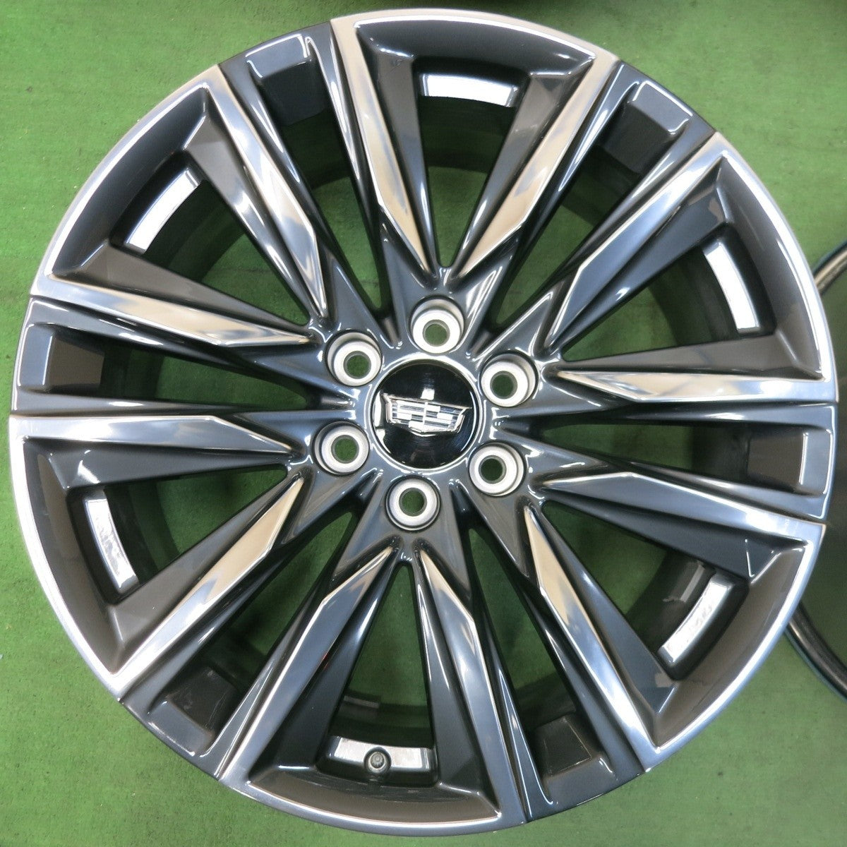 新車外し!空気圧センサー付き★キャデラック エスカレード スポーツ 純正 ホイール 22インチ 22×9J PCD139.7/6H★5011505SYホ