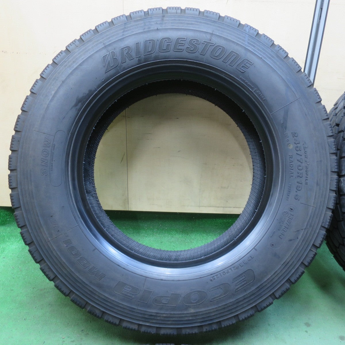 ほぼ未使用!25年★トラック バス タイヤ 245/70R19.5 136/134J ブリヂストン エコピア M801 Ⅱ ミックス オールシーズン 19.5インチ★6013104イスタ