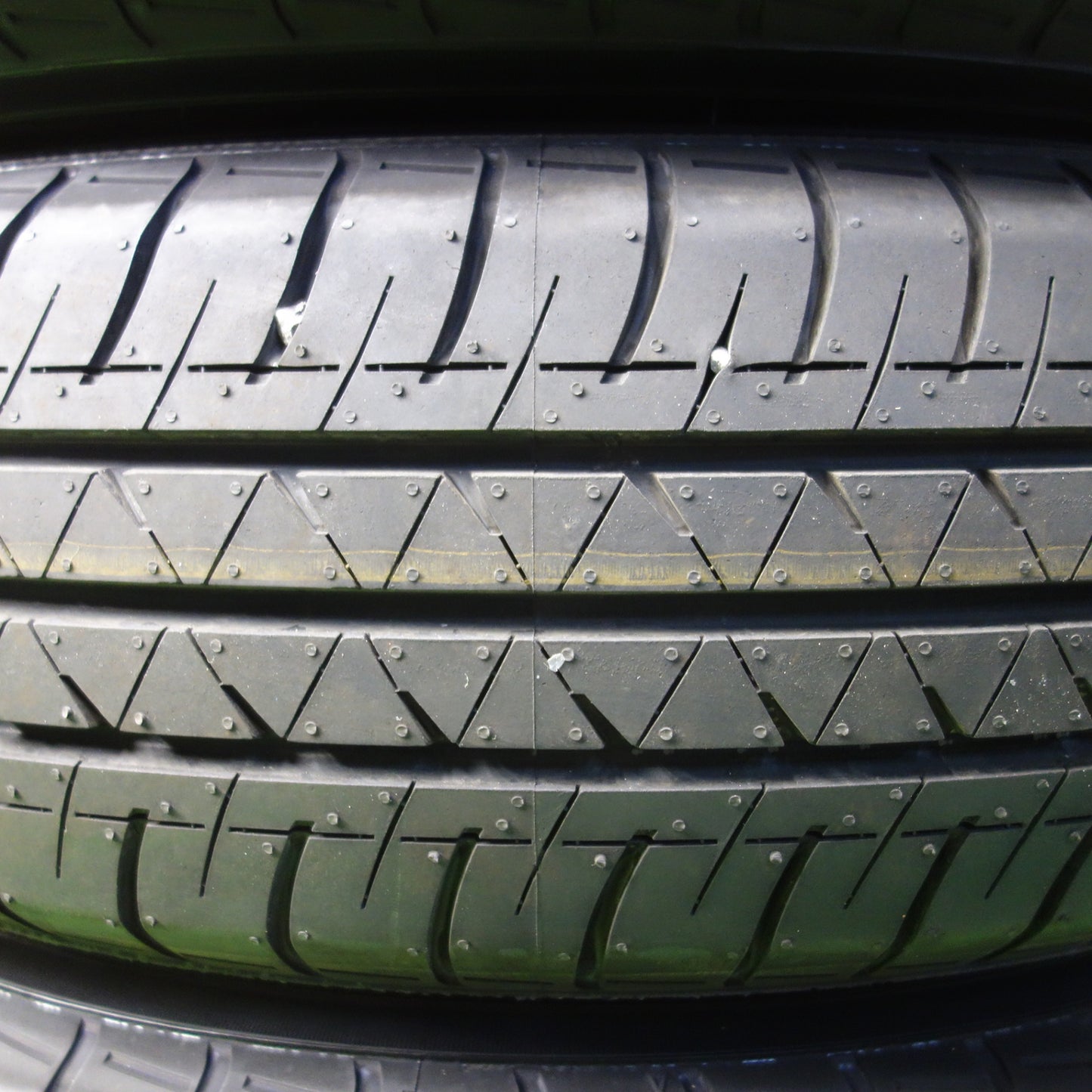 新車外し!25年★195/80R15 107/105Q ヨコハマ BluEarth-Van RY55 ブルーアース バン タイヤ 15インチ ハイエース キャラバン 等★5120703KTノタ