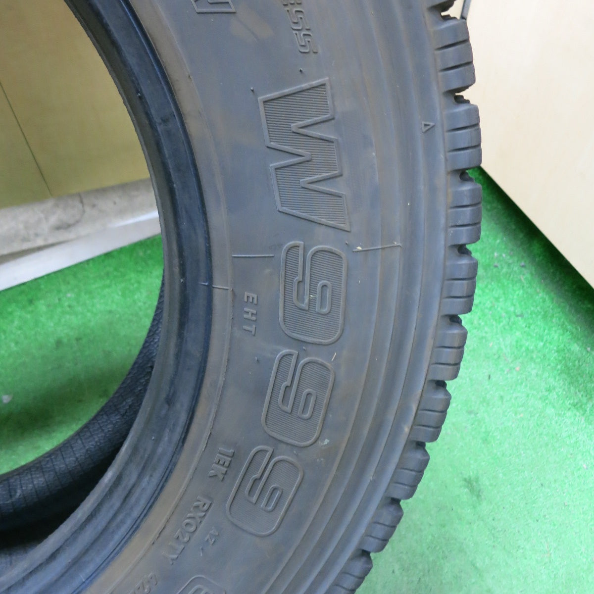 バリ溝!24年!9.5分!2本★トラック タイヤ 245/70R19.5 136/134J スタッドレス ブリヂストン W999 19.5インチ★5053004ナスタ