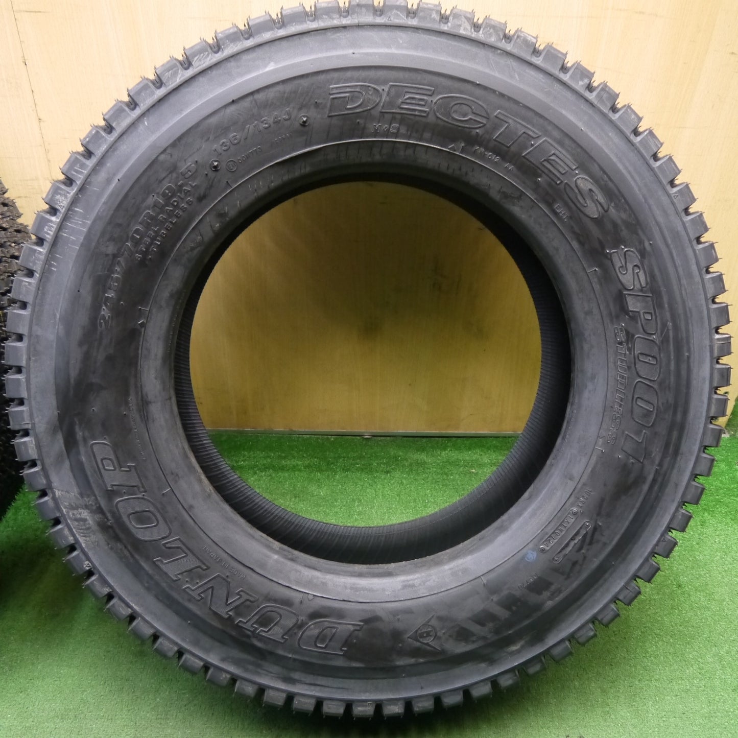 未使用!24年!2本★トラック タイヤ 245/70R19.5 136/134J スタッドレス ダンロップ デクテス SP001 19.5インチ DECTES★5061107KKスタ