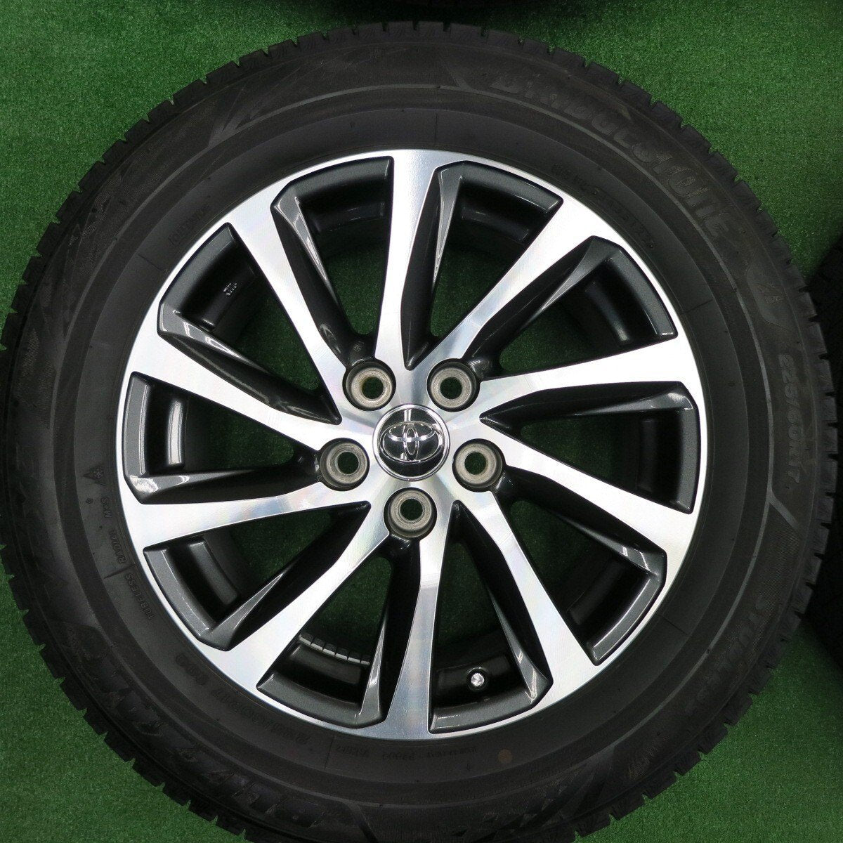 バリ溝!22年!キレイ!9.5分★トヨタ 30系 アルファード ヴェルファイア 純正 225/60R17 スタッドレス ブリヂストン ブリザック VRX3 17インチ PCD114.3/5H★4112605TNス