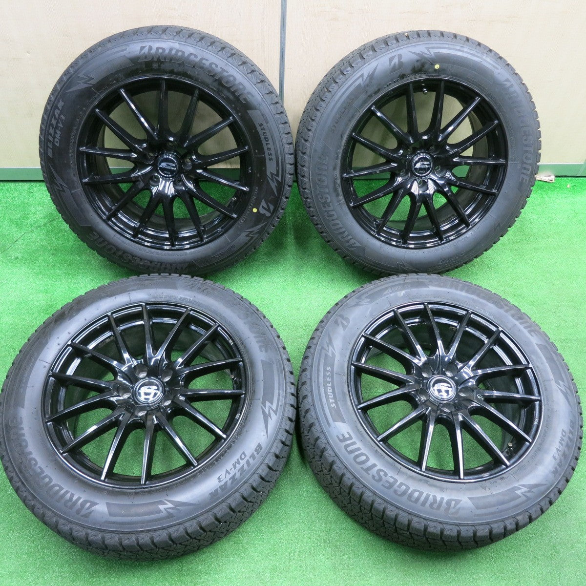 送料無料] バリ溝！22年！キレイ！9分☆スタッドレス 235/60R18 