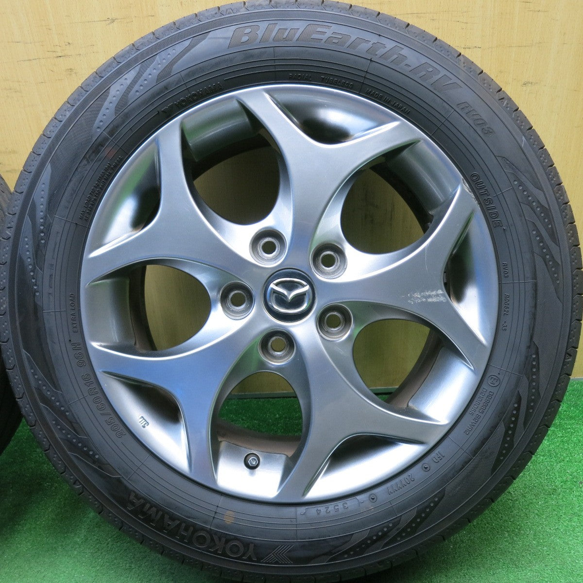 バリ溝!24年!9.5分★マツダ ビアンテ 純正 205/60R16 ヨコハマ BluEarth-RV RV03 16インチ PCD114.3/5H★5050506HAノ