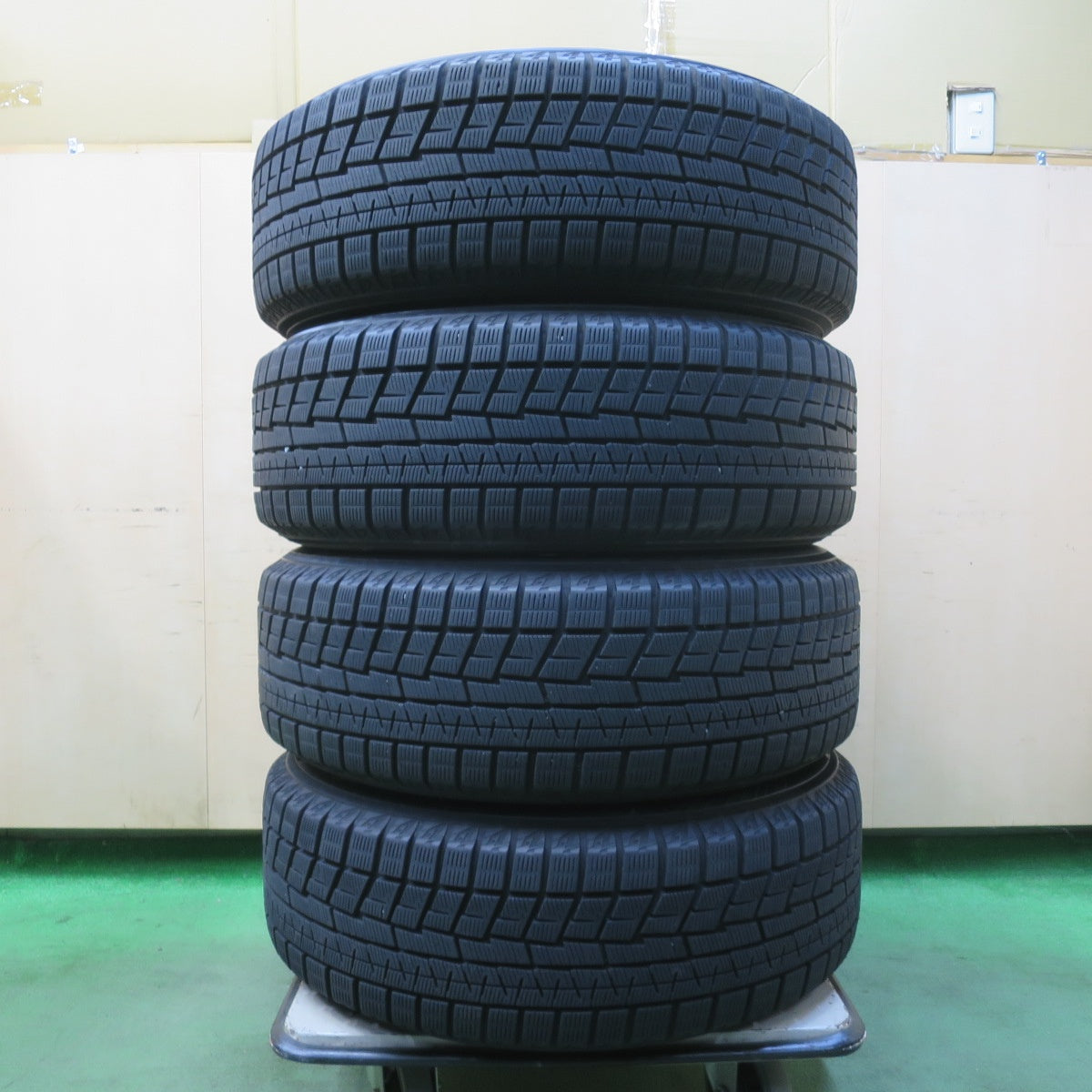 バリ溝!22年!キレイ!9.5分★スタッドレス 225/60R17 ヨコハマ アイスガード iG60 GRASS グラス 17インチ PCD114.3/5H★5112704イス