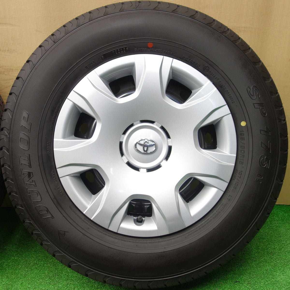 新車外し!25年★トヨタ 200系 ハイエース 純正 スチール 195/80R15 107/105S ダンロップ SP175N 15インチ PCD139.7/6H★5120701KTノ