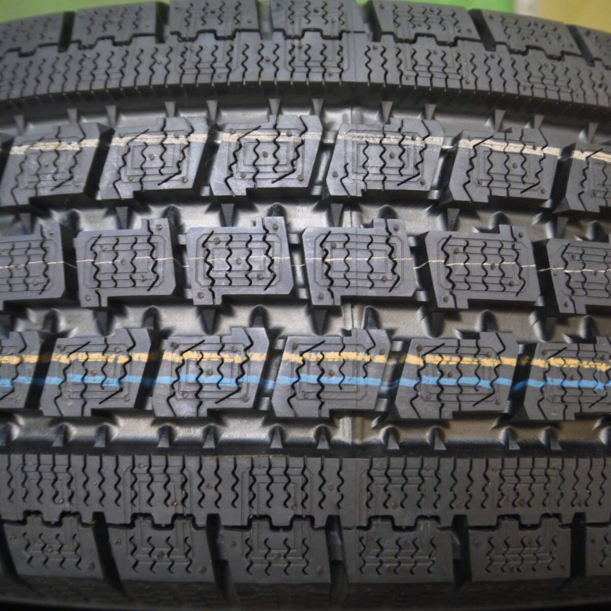 未使用★スタッドレス 195/65R15 トーヨー オブザーブ 934 タイヤ 15インチ ノア ヴォクシー プリウス 等★4031805Hスタ