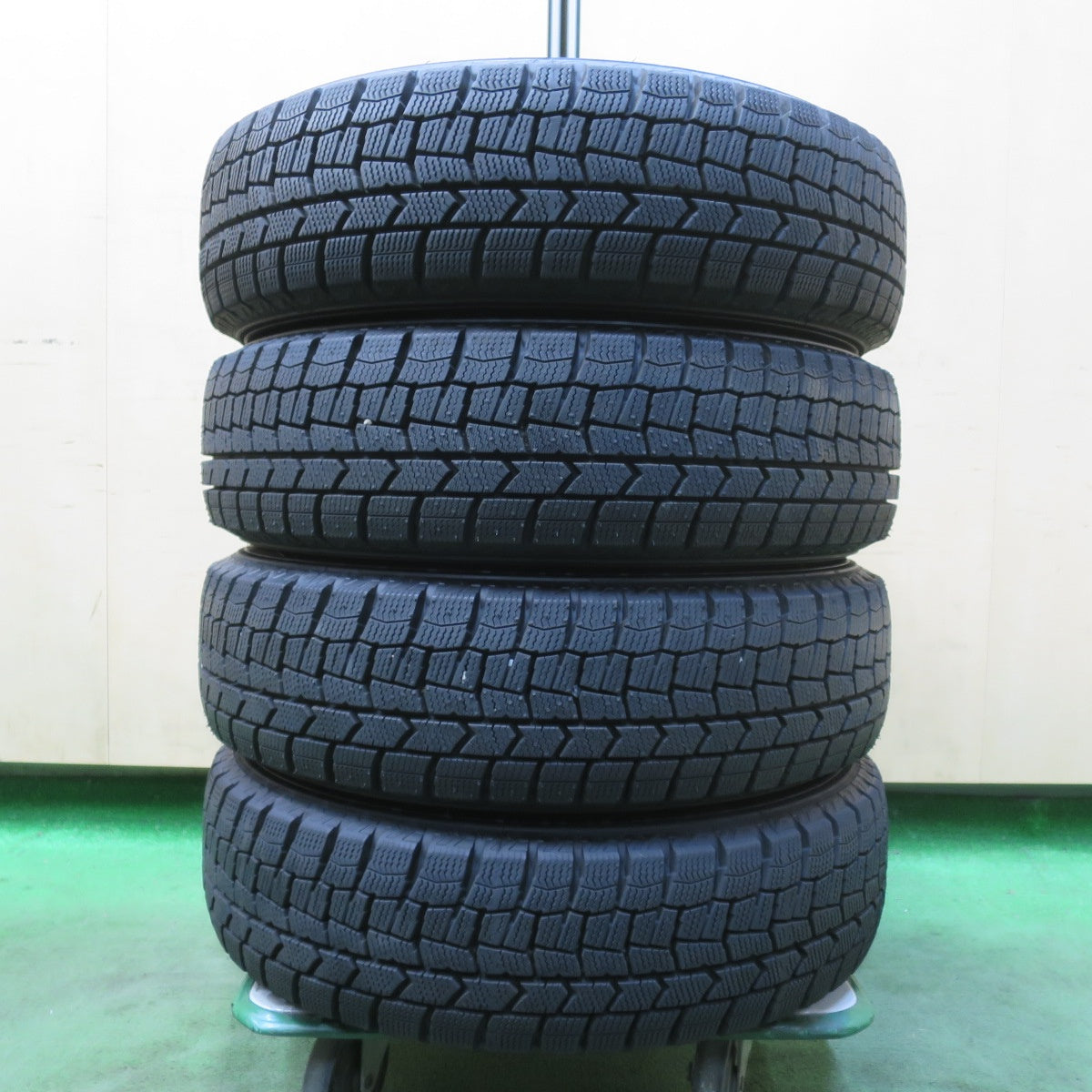 バリ溝!24年!キレイ!ほぼ10分★スタッドレス 165/65R14 ダンロップ ウインターマックス WM02 Exsteer エクスター 14インチ ハスラー ソリオ 等 PCD100/4H★5120910イス
