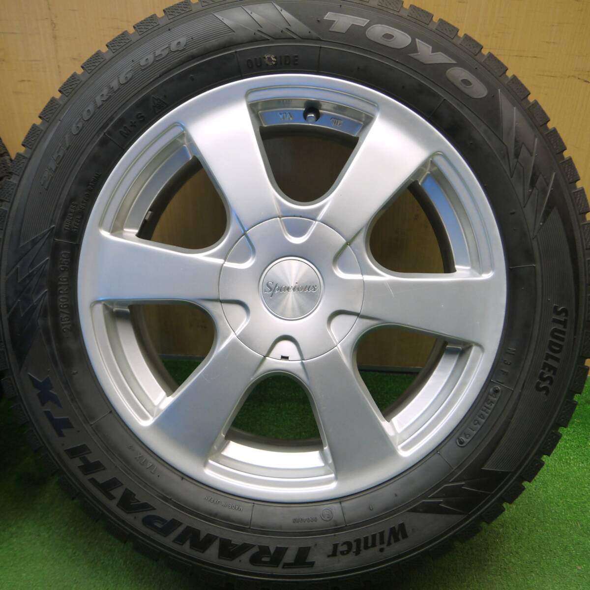 バリ溝!9.5分★スタッドレス 215/60R16 トーヨー ウインター トランパス TX Spacious 社外 アルミ 16インチ PCD100 114.3/5H マルチ★5012908Hス