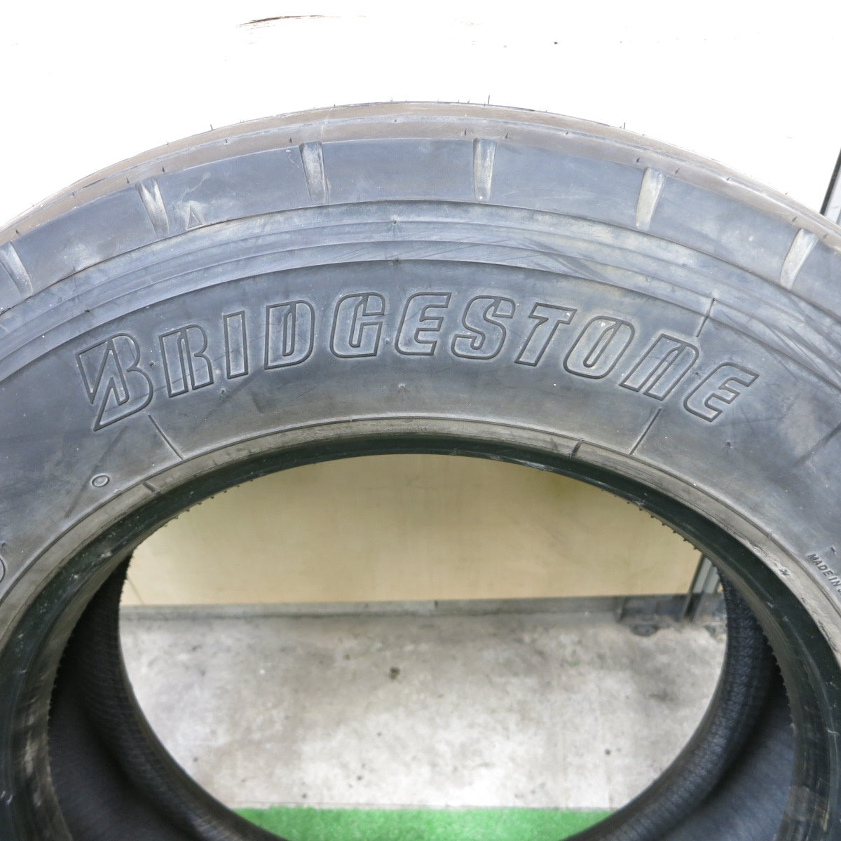 未使用!1本★トラック タイヤ 215/70R17.5 123/121J ブリヂストン R173 17.5インチ★5070202ナノタ