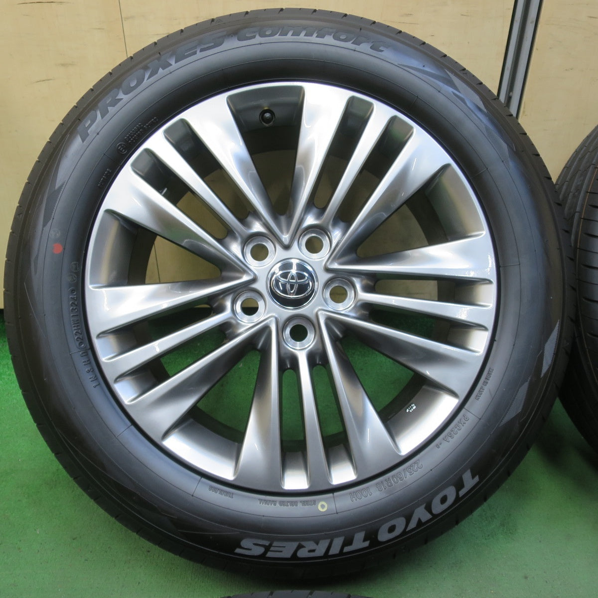 新車外し!24年★トヨタ 40系 アルファード 純正 225/60R18 トーヨー プロクセス Comfort コンフォート 18インチ PCD120/5H★5082106イノ