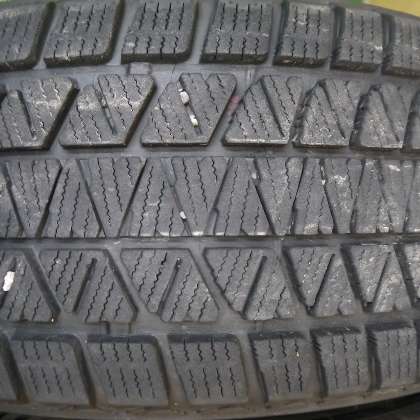バリ溝!22年!8.5分★スタッドレス 235/65R17 ブリヂストン ブリザック DM-V3 タイヤ 17インチ ボルボ アウディ 等★5091001Hスタ