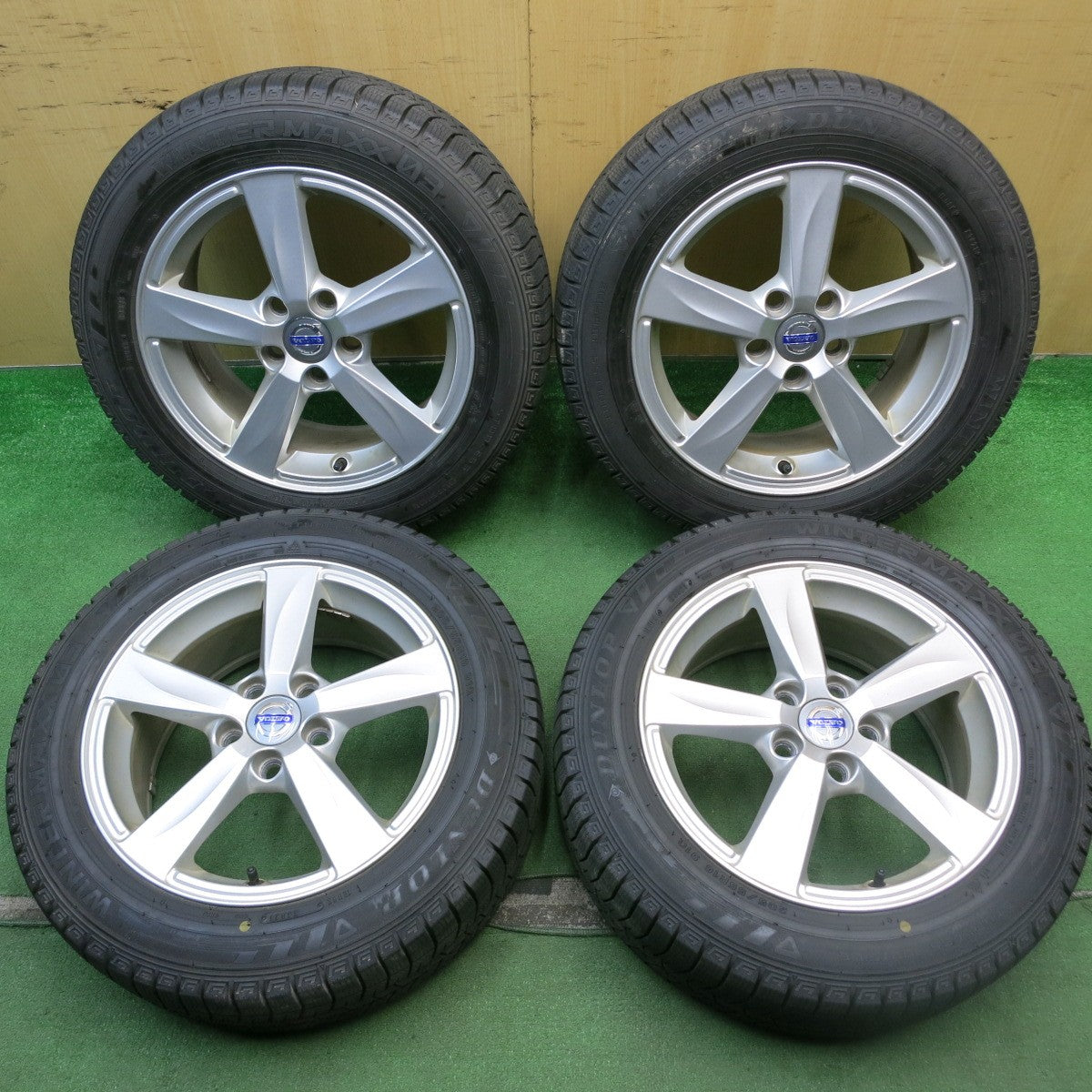 バリ溝!21年!キレイ!9.5分★ボルボ V40 純正 205/55R16 スタッドレス ダンロップ ウインターマックス 03 16インチ PCD108/5H★5062805HAス