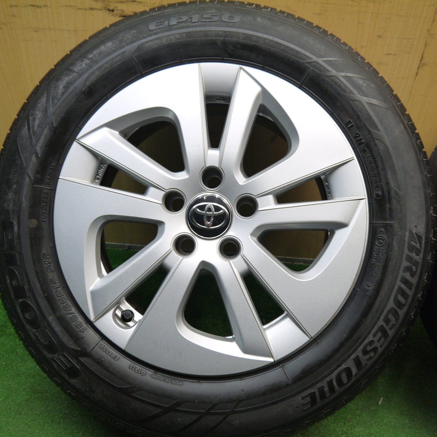 キレイ★トヨタ 50系 プリウス 純正 195/65R15 ブリヂストン ネクストリー エコピア 15インチ PCD100/5H★5042811Hノ