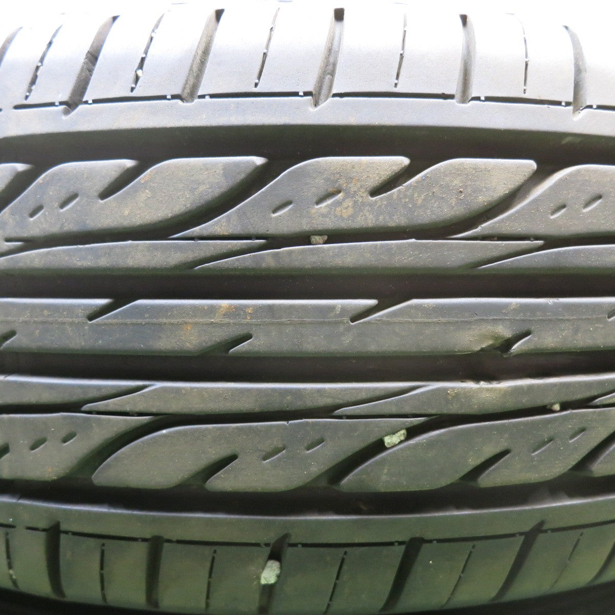 バリ溝!23年!9.5分★195/65R15 ダンロップ EC202 タイヤ 15インチ プリウス ヴォクシー ノア セレナ 等★5071704HAノタ