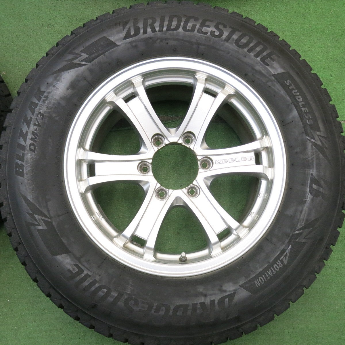 バリ溝!9分★KEELER 265/65R17 スタッドレス ブリヂストン ブリザック DM-V3 キーラー 17インチ PCD139.7/6H★5091404HAス