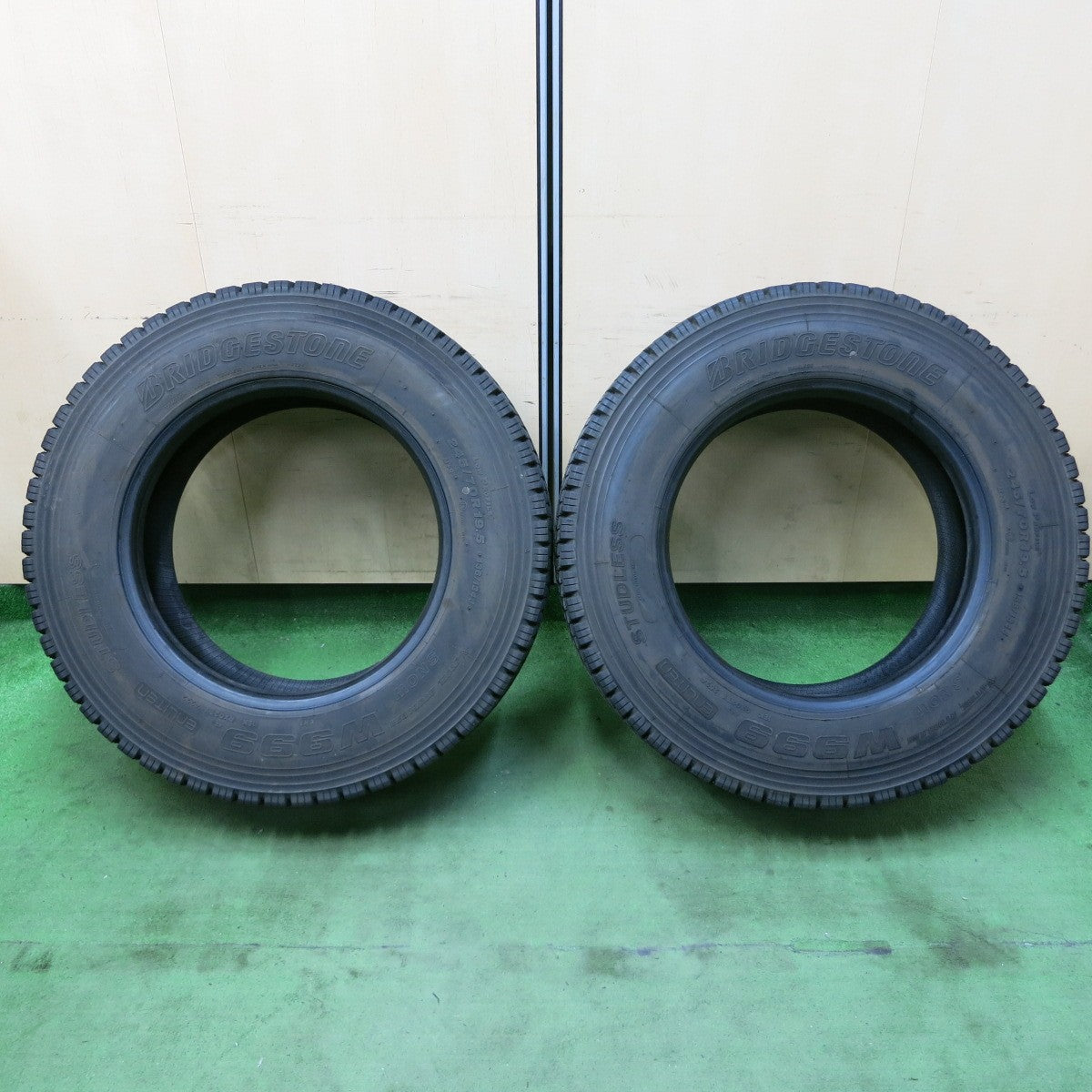 バリ溝!24年!9.5分!2本★トラック タイヤ 245/70R19.5 136/134J スタッドレス ブリヂストン W999 19.5インチ★5053004ナスタ