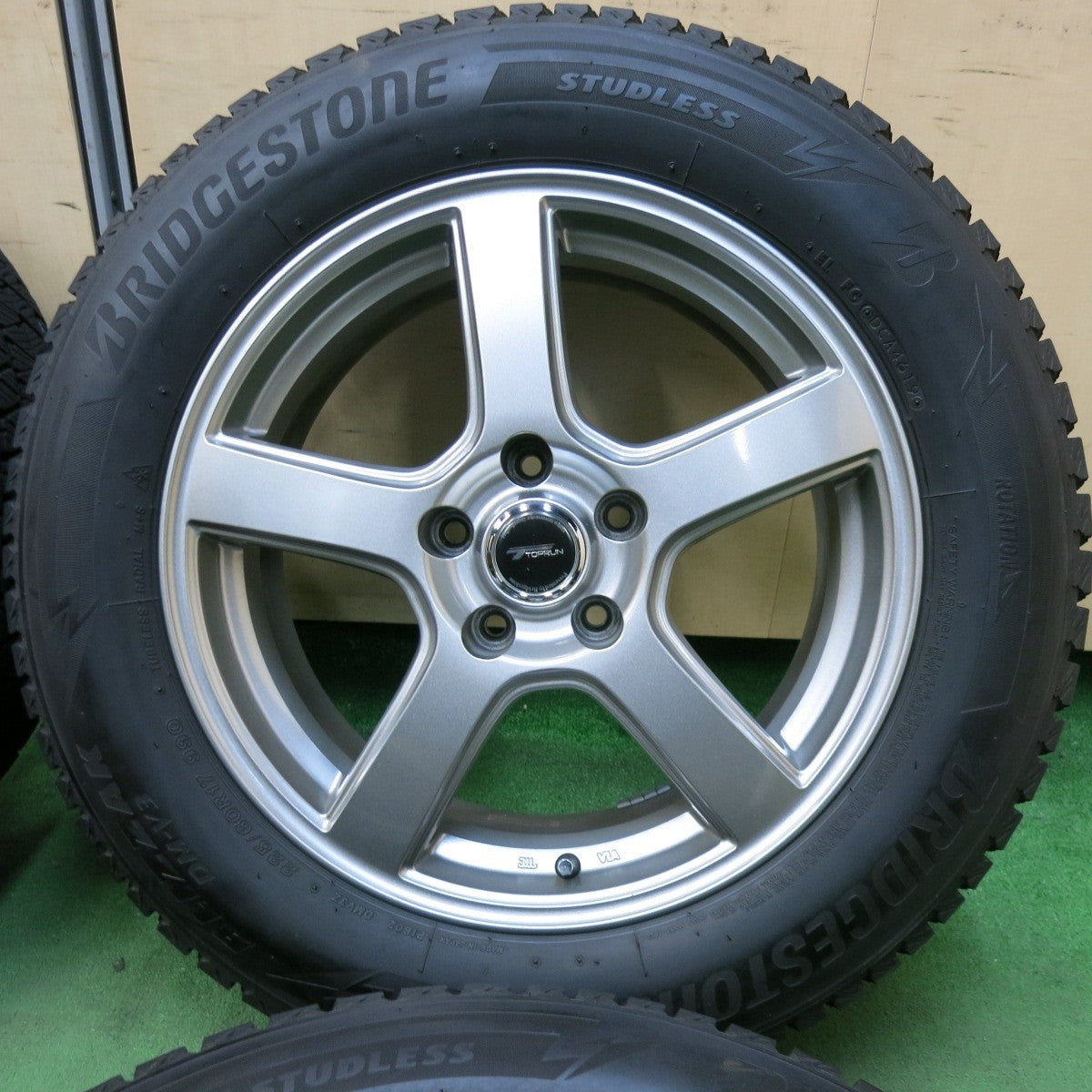 バリ溝!キレイ!9分★スタッドレス 225/60R17 ブリヂストン ブリザック DM-V3 TOPRUN トップラン 17インチ PCD114.3/5H★4122701SYス