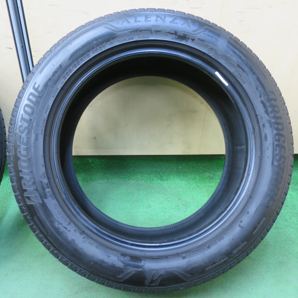 バリ溝!24年!9.5分★235/55R18 ブリヂストン アレンザ 001 タイヤ 18インチ ハリアー RAV4 NX RX CX-5 CX-8 エクストレイル 等★5042809イノタ