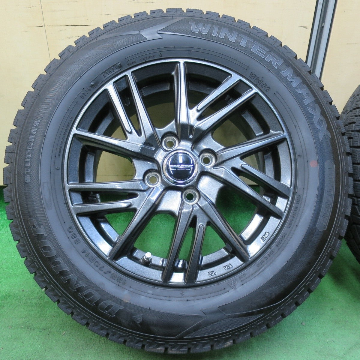 バリ溝!21年!キレイ!9.5分以上★スタッドレス 185/70R14 ダンロップ ウインターマックス WM02 WAREN ヴァーレン 14インチ PCD100/4H★5021114イス