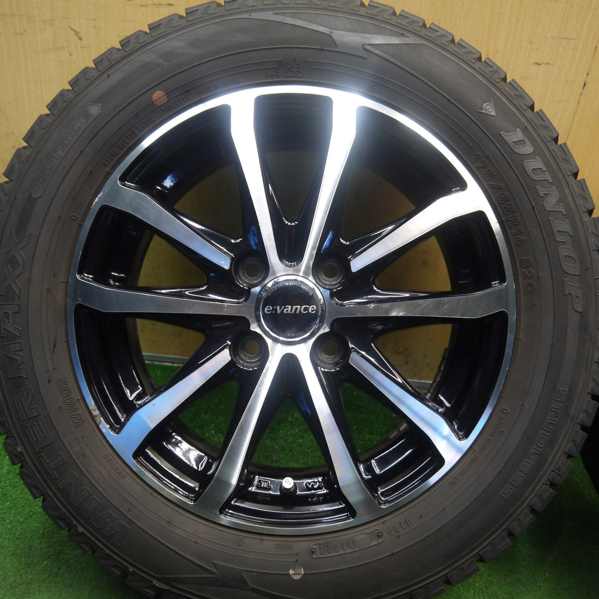 バリ溝!22年!8.5分◎スタッドレス 175/65R14 ダンロップ ウインターマックス WM02 evance HA1 エヴァンス 14インチ PCD100/4H◎6100507Hス