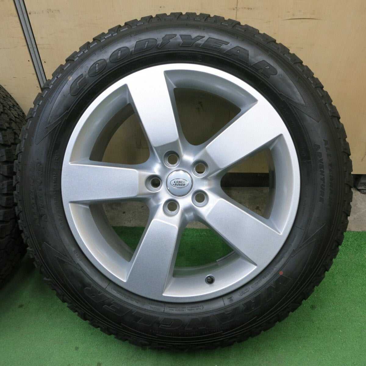新車外し24年★ランドローバー ディフェンダー 純正 255/60R20 グッドイヤー ラングラー ALL-TERRAIN PCD120/5H★5031901ナノ