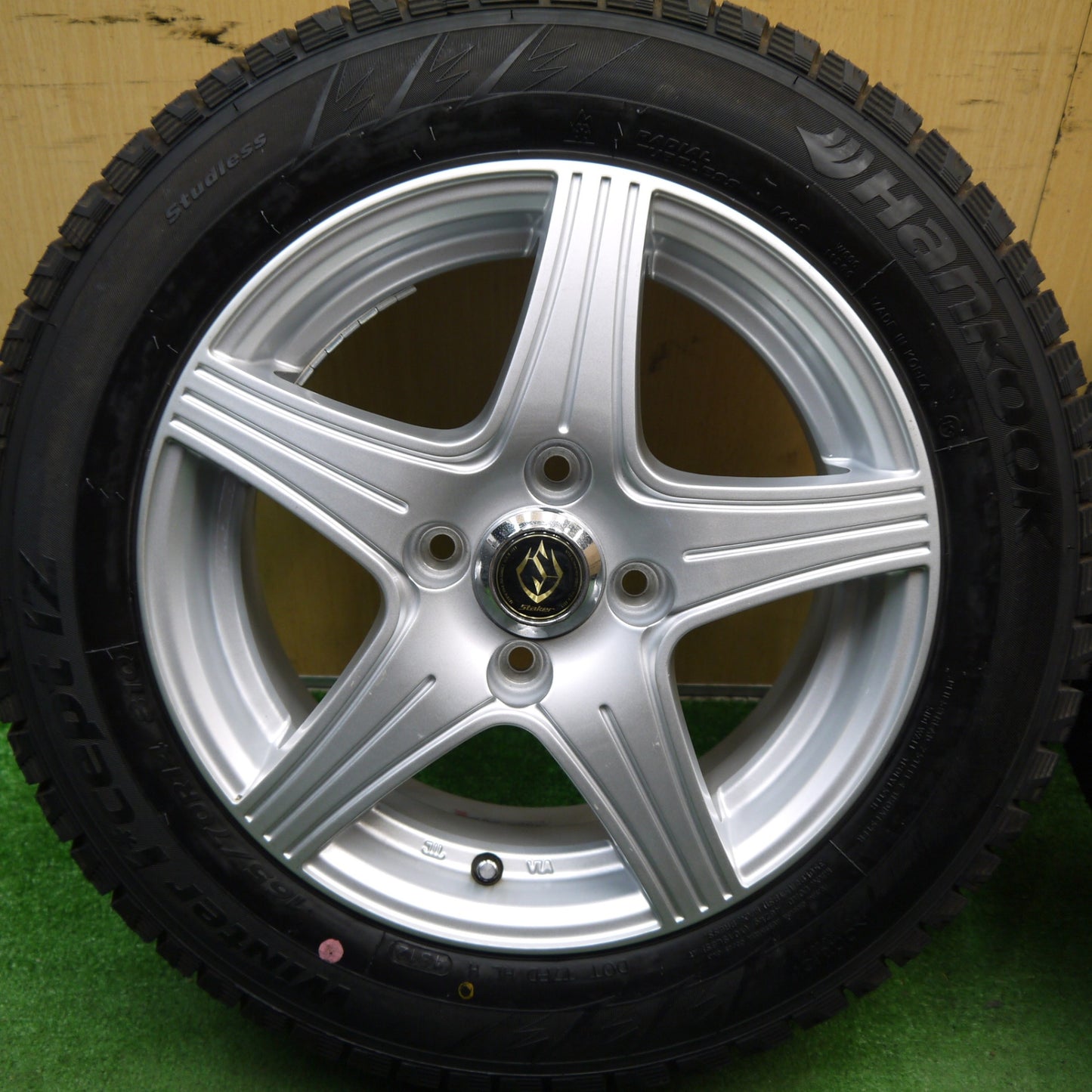 未使用★スタッドレス 165/70R14 ハンコック ウインター アイセプト IZ Staker 14インチ PCD100/4H★5081802Hス