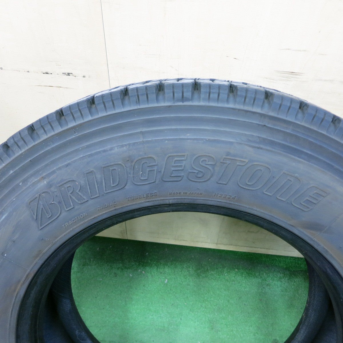 バリ溝!24年!9.5分!2本★トラック タイヤ 245/70R19.5 136/134J スタッドレス ブリヂストン W999 19.5インチ★5053004ナスタ