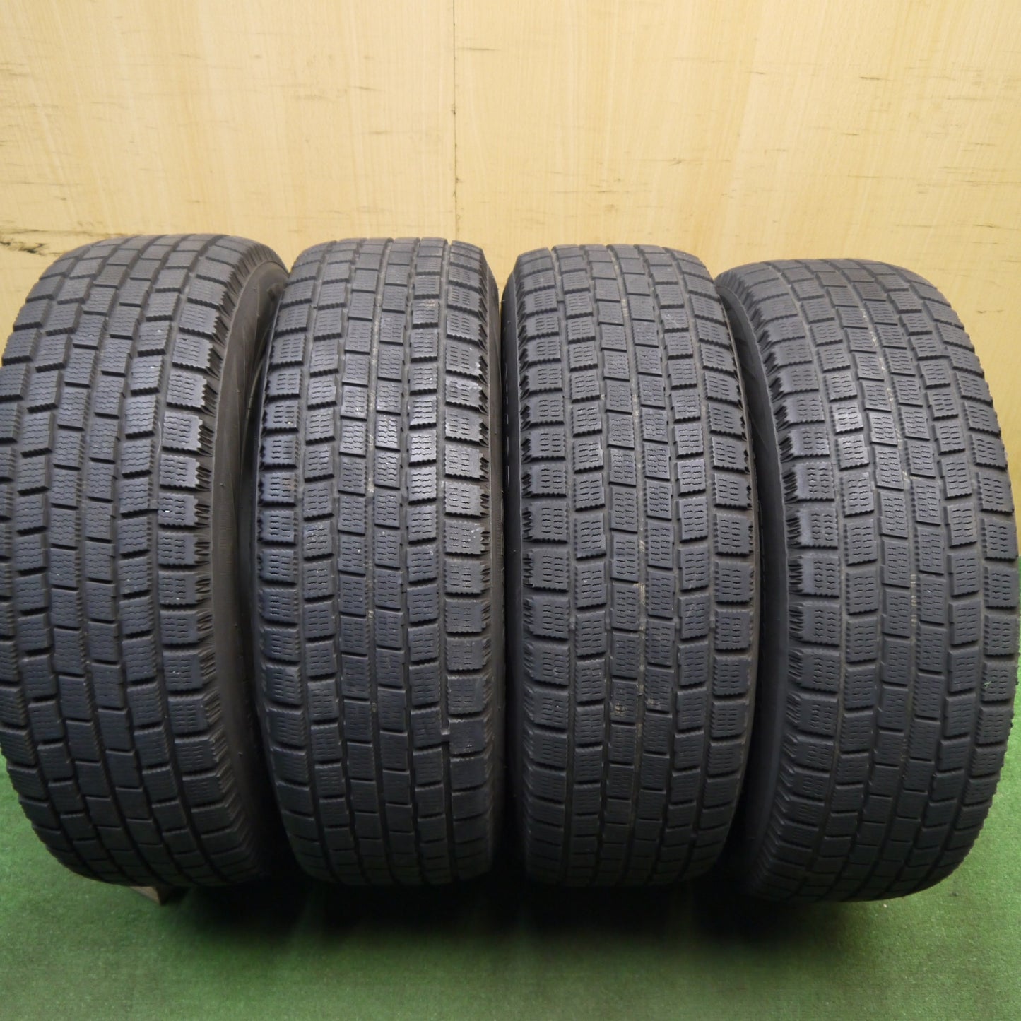 バリ溝!キレイ!9.5分★スタッドレス 205/65R16 ヨコハマ アイスガード NIRVANA LEON ニルヴァーナ レオン 16インチ PCD114.3/5H★5040907Hス