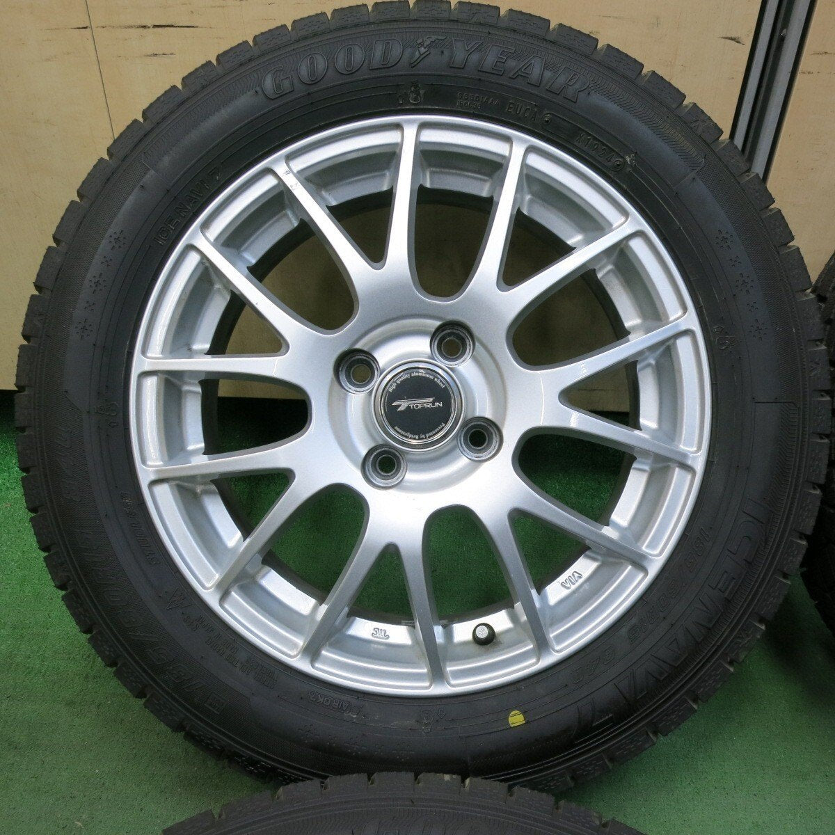 超バリ溝!24年!ほぼ10分★スタッドレス 185/60R15 グッドイヤー アイスナビ7 TOPRUN トップラン 15インチ PCD100/4H★5032511SYス