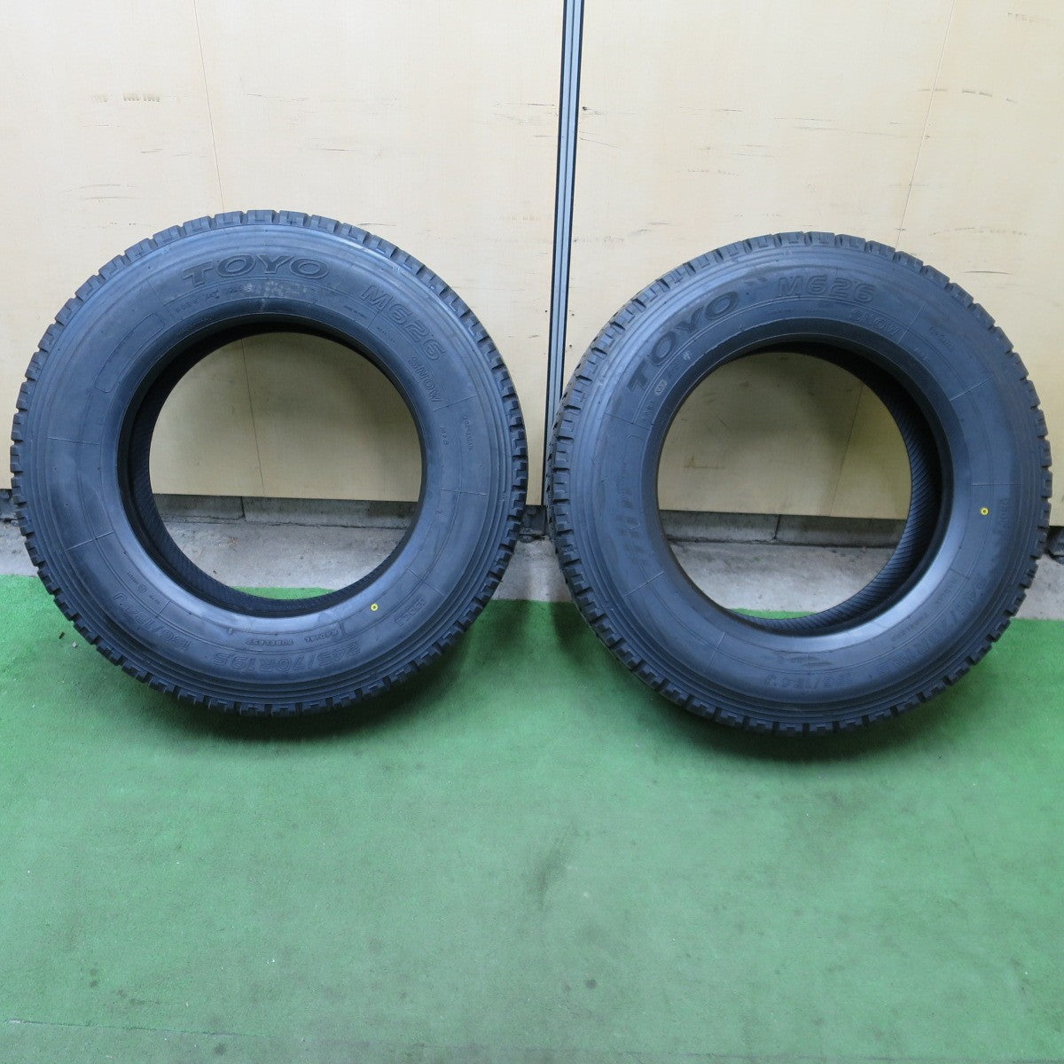 ほぼ未使用!25年!2本★トラック タイヤ 245/70R19.5 136/134J トーヨー M626 ミックス オールシーズン 19.5インチ★6021002ナスタ