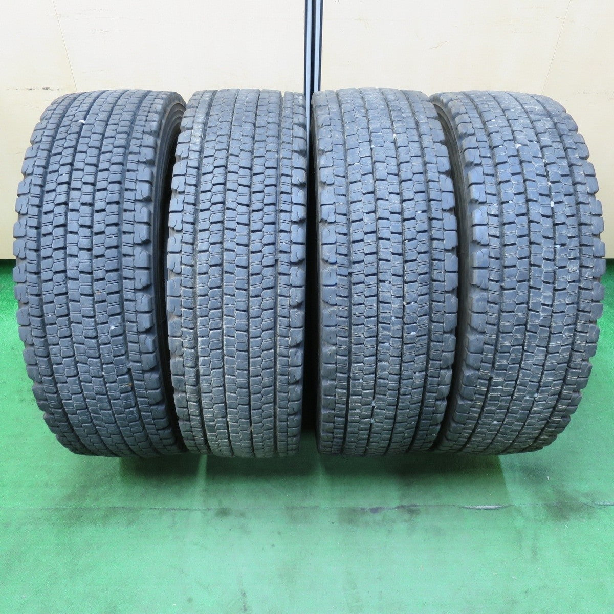 4本価格!20年★トラック タイヤ 245/70R19.5 136/134J スタッドレス ブリヂストン W900 19.5インチ★4080204イスタ