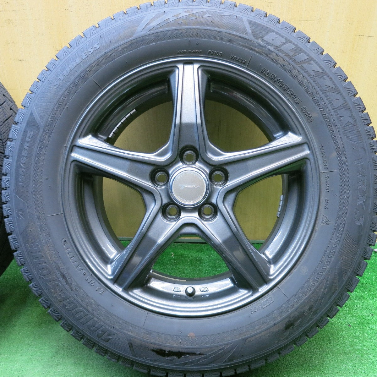 バリ溝!22年!キレイ!9.5分★プリウス 等 195/65R15 スタッドレス ブリヂストン ブリザック VRX3 TOPRUN トップラン 15インチ PCD100/5H★5050309HAス