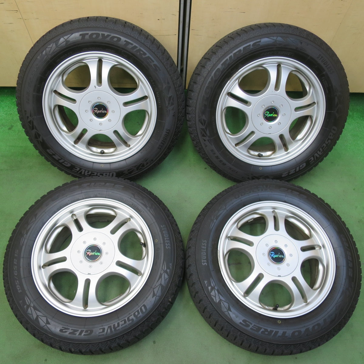 バリ溝!21年!8.5分★スタッドレス 195/65R15 トーヨー オブザーブ GIZ2 Ravrion ラブリオン 15インチ PCD100 114.3/5H マルチ★5111507イス