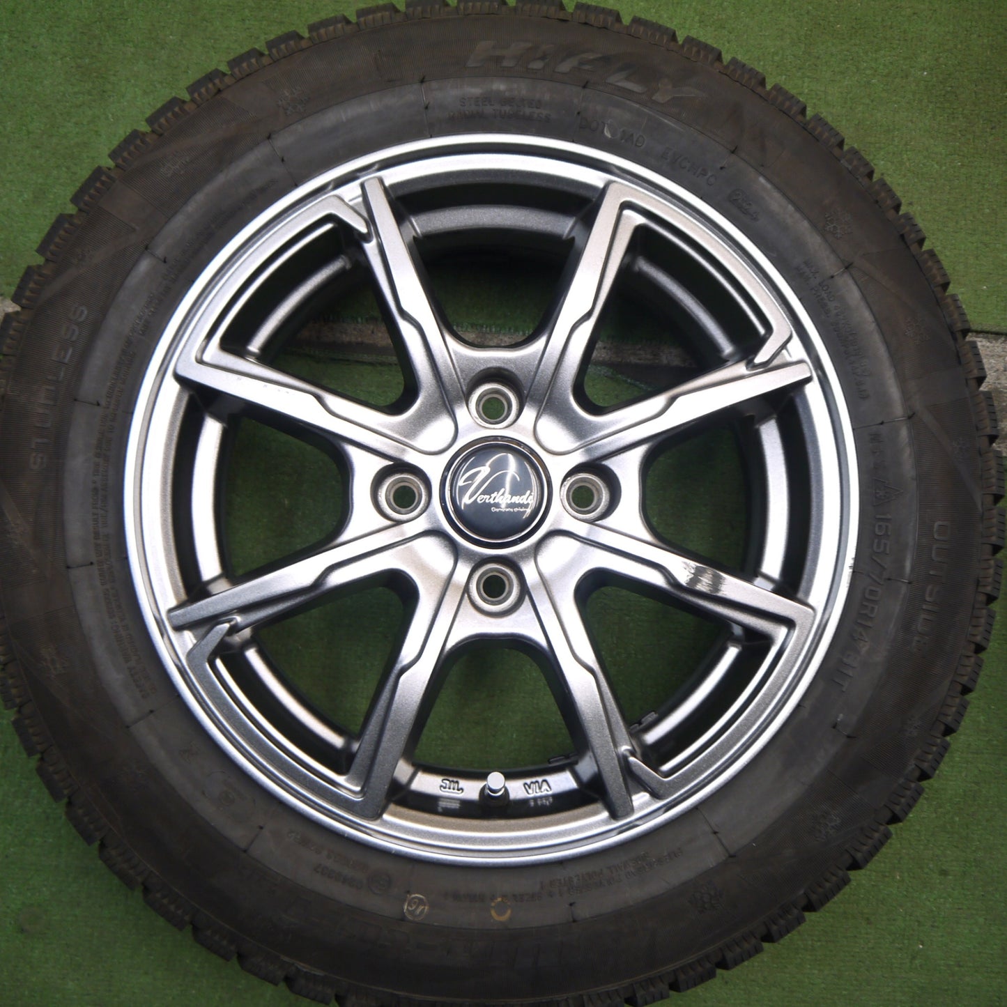 バリ溝!24年!キレイ!9.5分以上★スタッドレス 165/70R14 ハイフライ Win-turi 216 Verthandi ヴェルザンディ ヴェルサンディ 14インチ PCD100/4H★5080108Hス