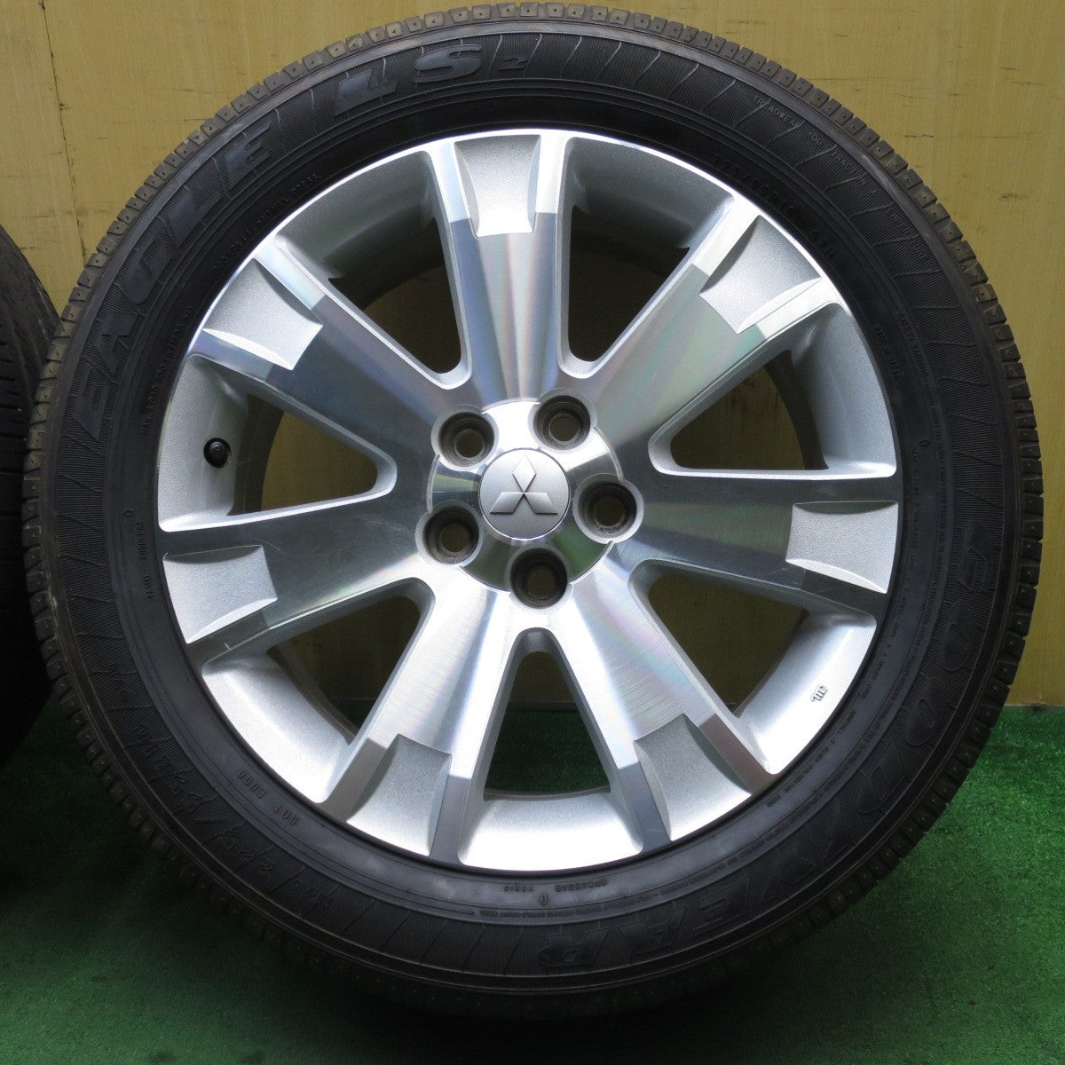 キレイ★三菱 デリカ D:5 純正 225/55R18 グッドイヤー イーグル LS2 18インチ D5 PCD114.3/5H★5052003NJノ