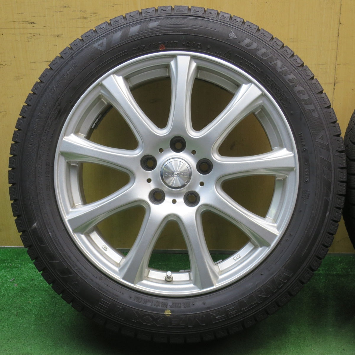 バリ溝!21年!キレイ!9.5分★スタッドレス 215/55R17 ダンロップ ウインターマックス 03 DUFACT デュファクト 17インチ PCD114.3/5H★5092405NJス