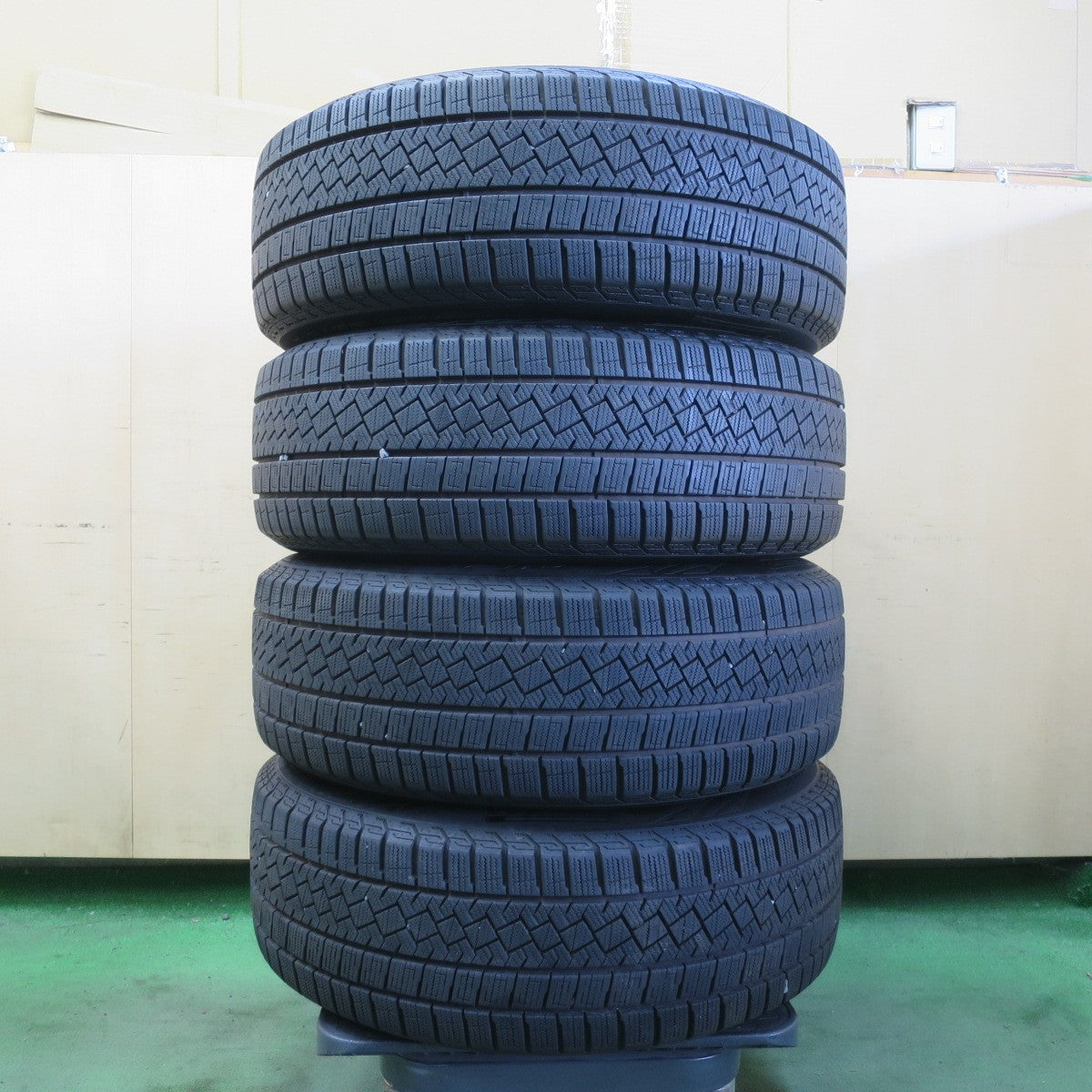 バリ溝!22年!キレイ!9分★スタッドレス 215/55R17 ピレリ アイス ゼロ アシンメトリコ SCHNEIDER シュナイダー 17インチ PCD114.3/5H★6042008イス