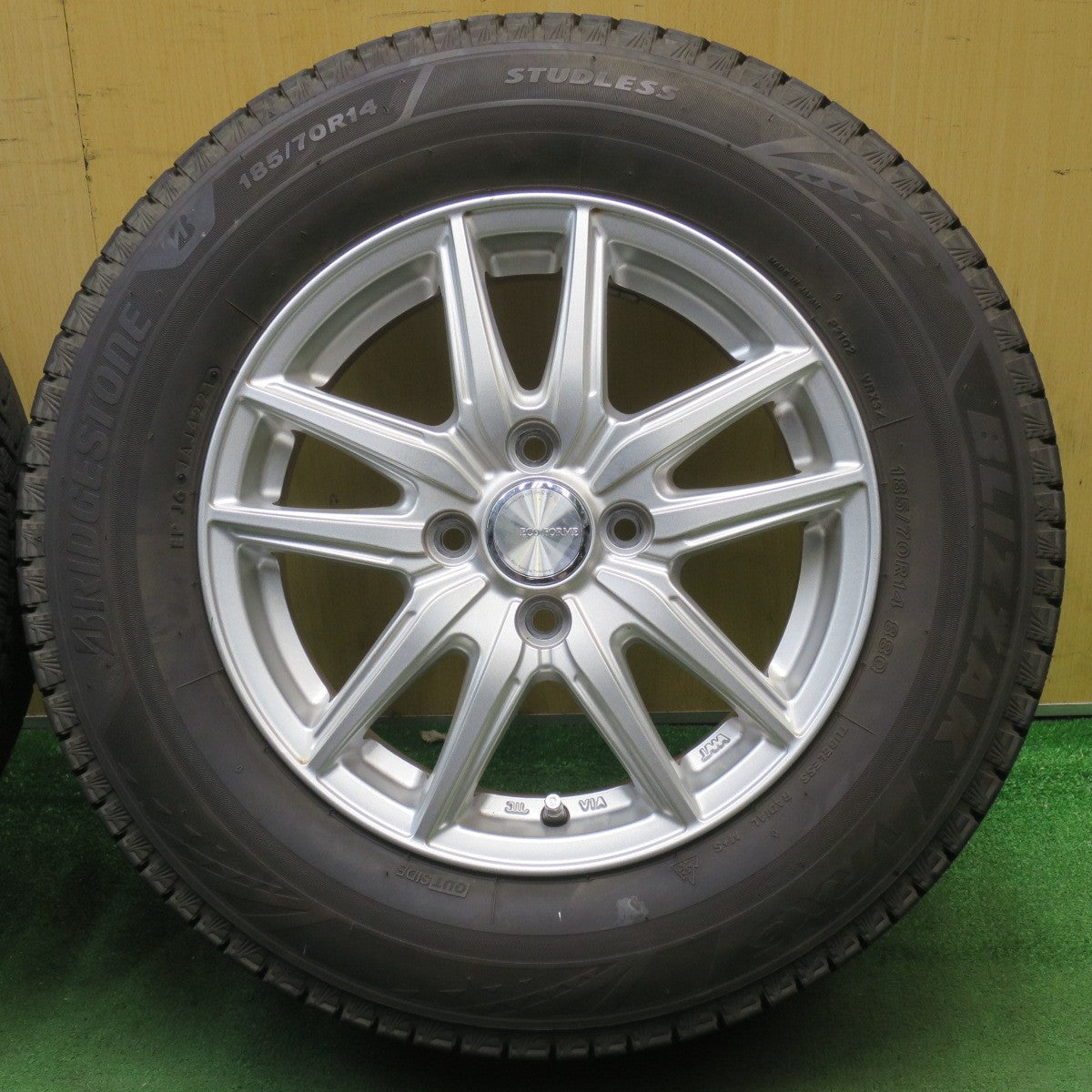 バリ溝!21年!キレイ!9.5分★スタッドレス 185/70R14 ブリヂストン ブリザック VRX3 ECO FORME エコフォルム 14インチ PCD100/4H★5092904NJス