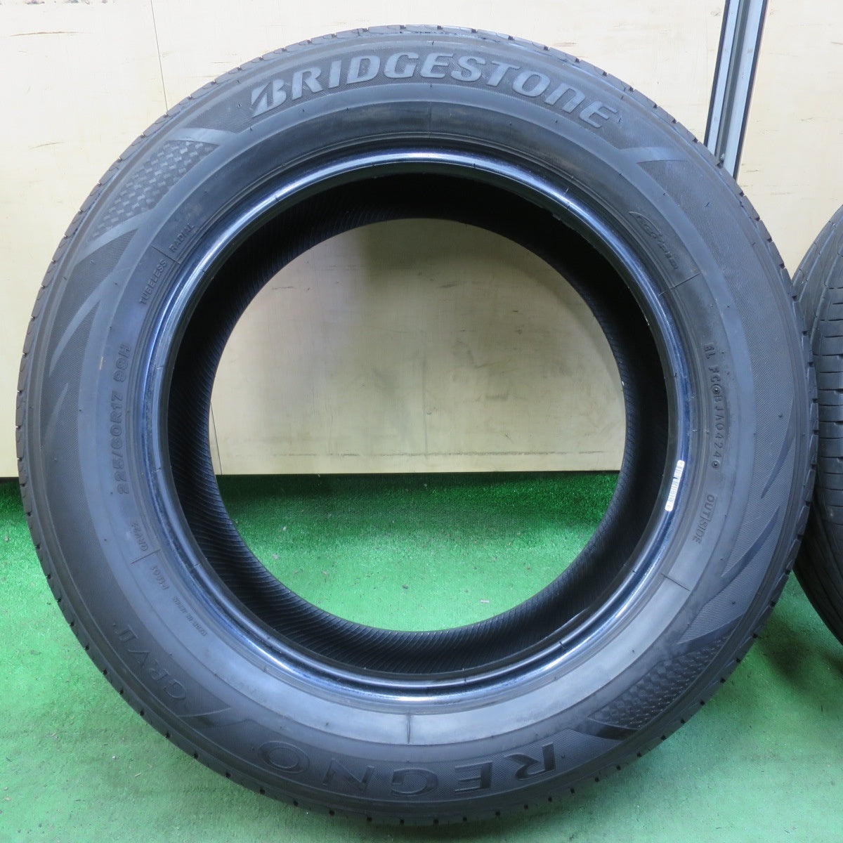 バリ溝!24年!9.5分★225/60R17 ブリヂストン レグノ GRV2 タイヤ 17インチ エクストレイル アルファード ハリアー フォレスター XV 等★5041814イノタ