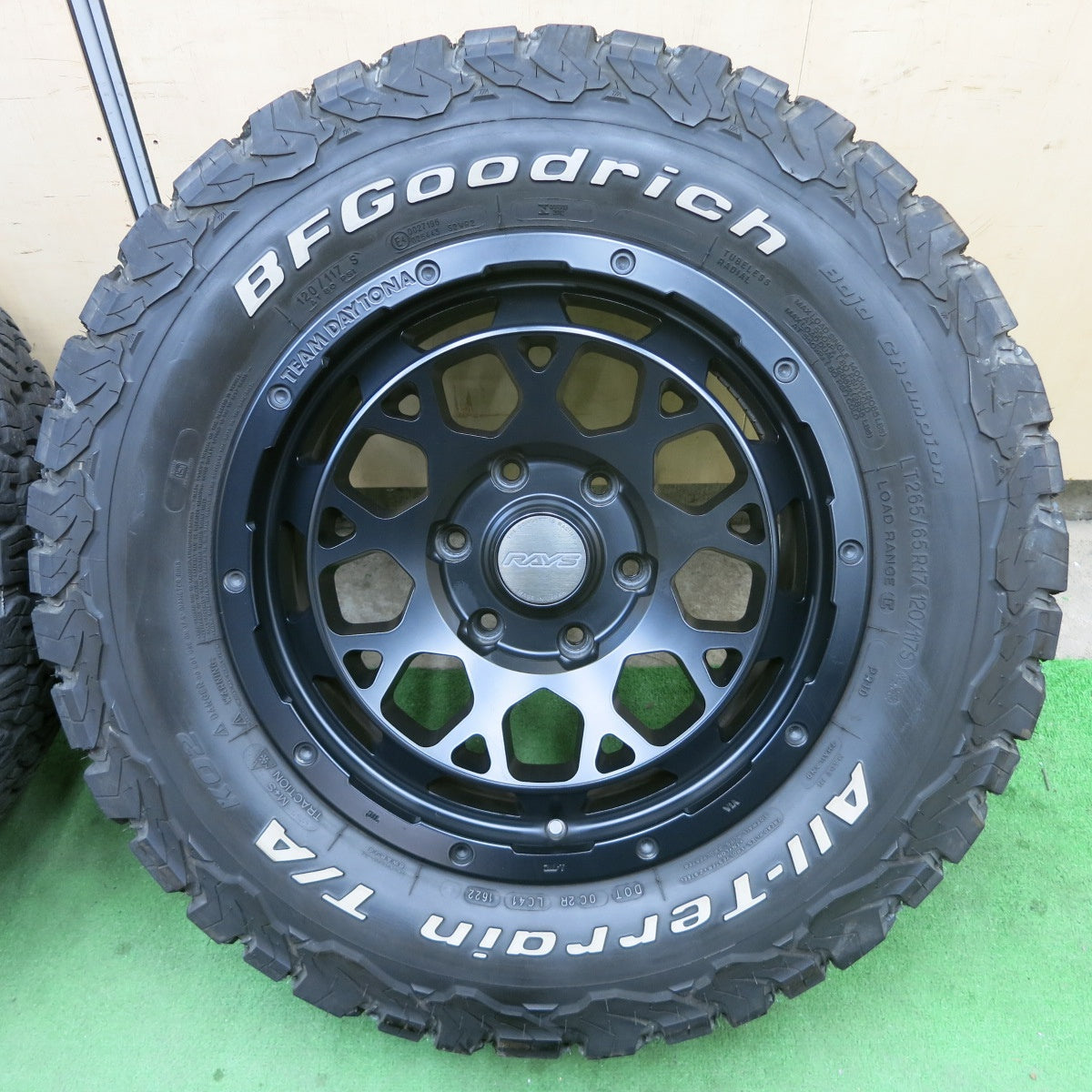 バリ溝!22年!キレイ!9.5分★RAYS TEAM DAYTONA M9 265/65R17 120/117S BFグッドリッチ All-Terrain T/A KO2 レイズ デイトナ 17インチ PCD139.7/6H★5042905ナノ