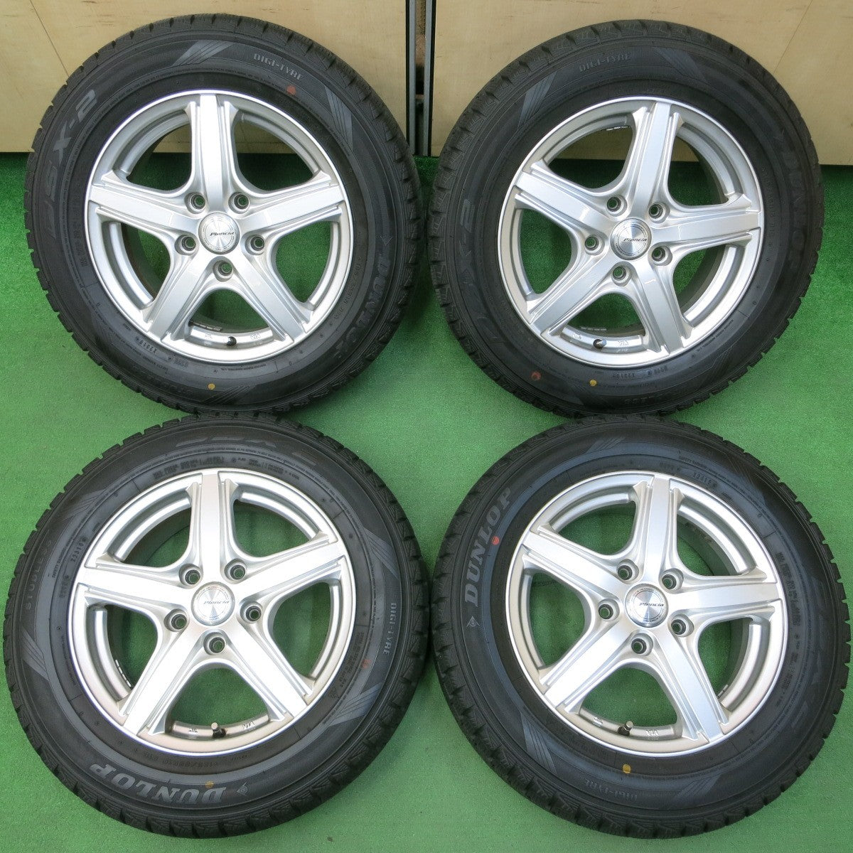 送料無料* バリ溝！キレイ！9.5分以上☆スタッドレス 195/65R15 