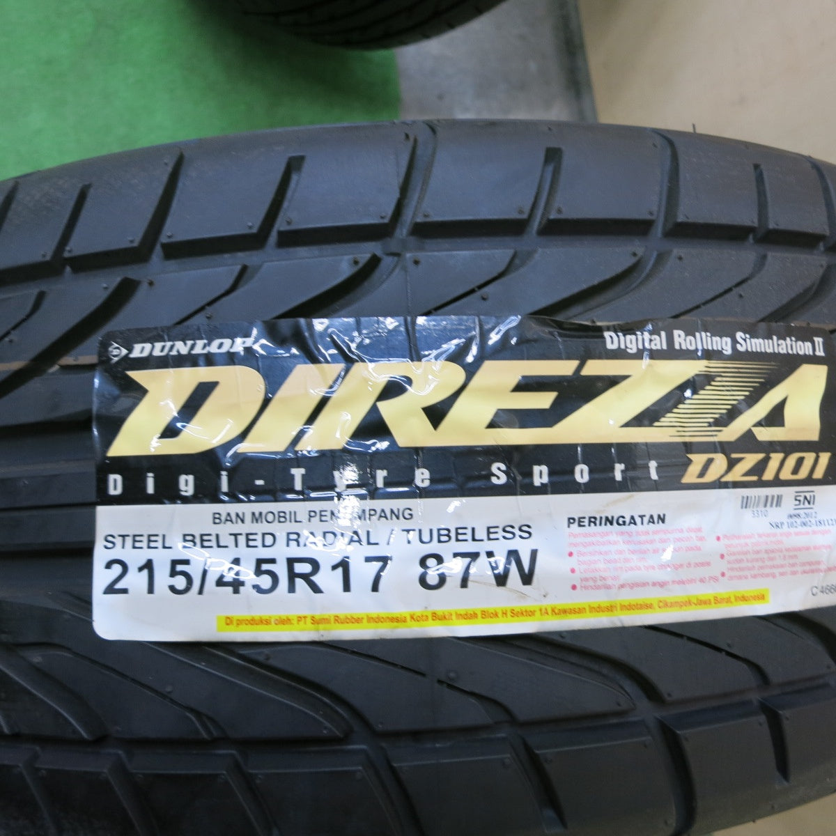 未使用!1本★215/45R17 ダンロップ ディレッツァ DZ101 タイヤ 17インチ プリウス 86 BRZ カローラ インプレッサ レガシィ 等★5052105ナノタ