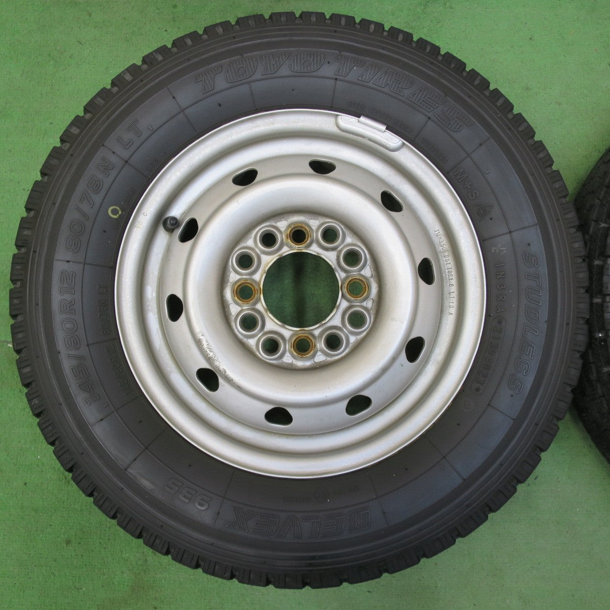 バリ溝!23年!9.5分★スタッドレス 145/80R12 80/78N トーヨー デルベックス 935 スチール ホイール 12インチ PCD100 110 114.3/4H マルチ★5051204イス