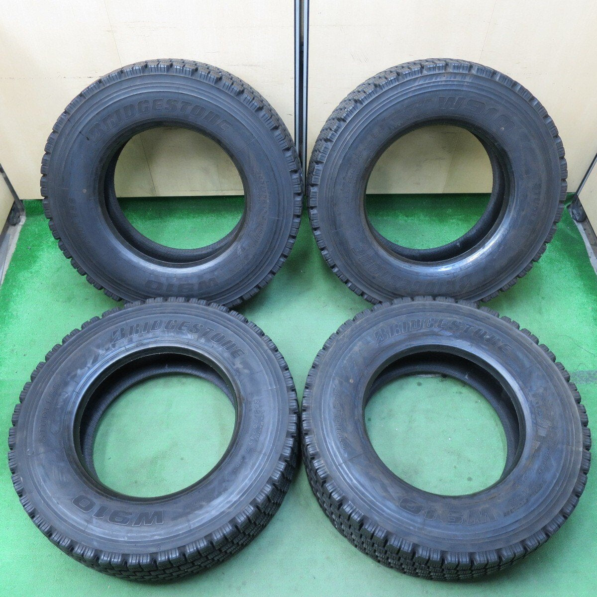 バリ溝!22年!9.5分★トラック タイヤ 265/70R19.5 140/138J スタッドレス ブリヂストン W910 19.5インチ★5021412イスタ