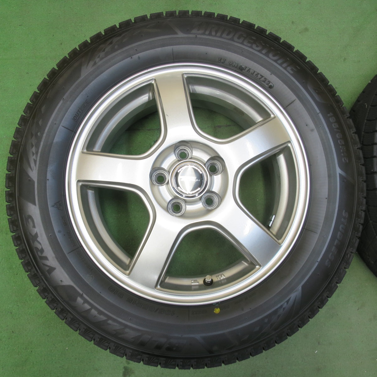 超バリ溝!22年!キレイ!ほぼ10分★プリウス 等 195/65R15 スタッドレス ブリヂストン ブリザック VRX3 TOPRUN トップラン 15インチ PCD100/5H★5092908イス