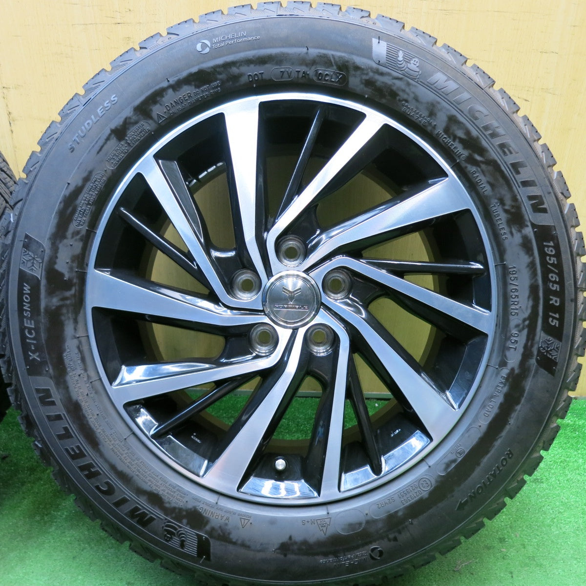 バリ溝!22年!キレイ!ほぼ10分★プリウス 等 195/65R15 スタッドレス ミシュラン X-ICE SNOW FORTIBLE BM2 フォーティブル 15インチ PCD100/5H★5070504HAス